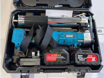 Оборудване за гаражи/ Работилници Boss 21 Volt Lithium Battery Cordless Grease Gun, 2 Batteries, Charger, Case, Shoulder Strap, Extension Pieces and Fittings: снимка 5