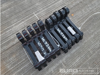 Прикачен инвентар за Багер Unused 2025 Captok Thumb Mounting Plate Set To Suit Excavator (2 of): снимка 4