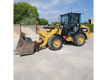 Колесен товарач CATERPILLAR 906H
