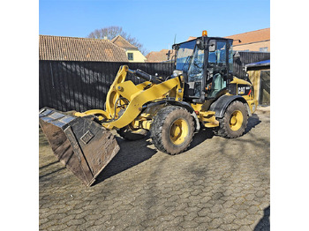 Колесен товарач CATERPILLAR 908H