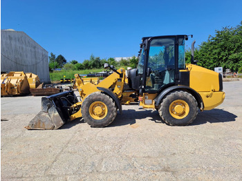 Колесен товарач CATERPILLAR 906M