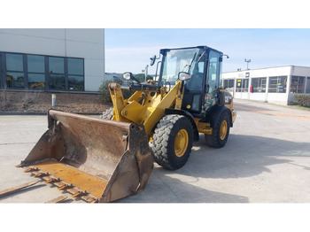 Колесен товарач CATERPILLAR 906M