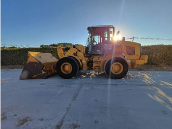 Колесен товарач CATERPILLAR 938M