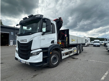 Камион с кран IVECO S-WAY