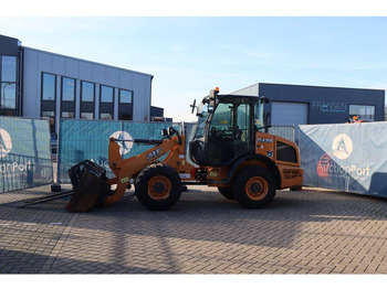 Колесен товарач CASE