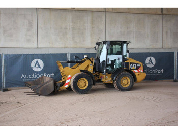 Колесен товарач CATERPILLAR 906H