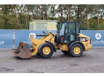 Колесен товарач CATERPILLAR 906H