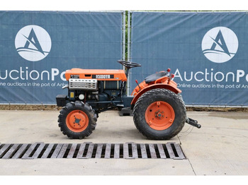 Трактор Kubota B7000 4WD: снимка 2