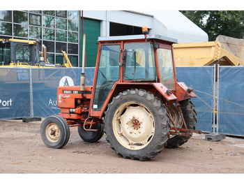 Трактор Renault R551: снимка 3
