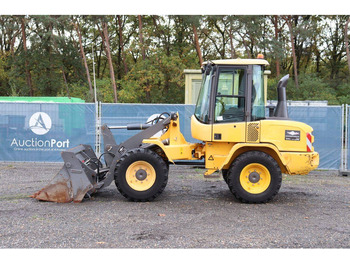 Колесен товарач Volvo L30G: снимка 2