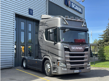Влекач SCANIA R 450