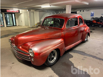 Лек автомобил FORD