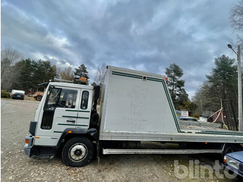 Бордови камион VOLVO FL612 4X2 med ramper: снимка 4 Бордови камион VOLVO FL612 4X2 med ramper: снимка 4