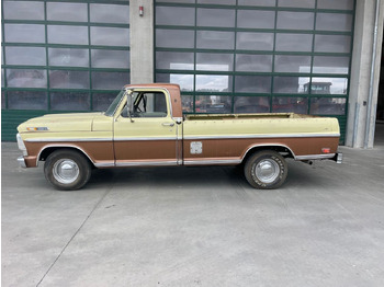 Лек автомобил FORD
