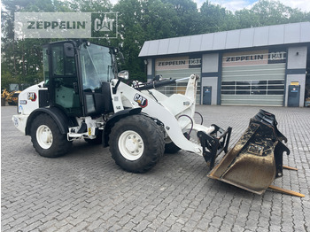 Колесен товарач CATERPILLAR 906M