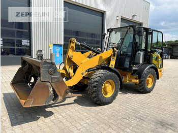 Колесен товарач CATERPILLAR 906M