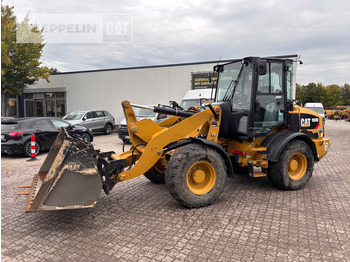 Колесен товарач CATERPILLAR 908M