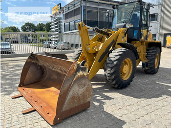 Колесен товарач CATERPILLAR