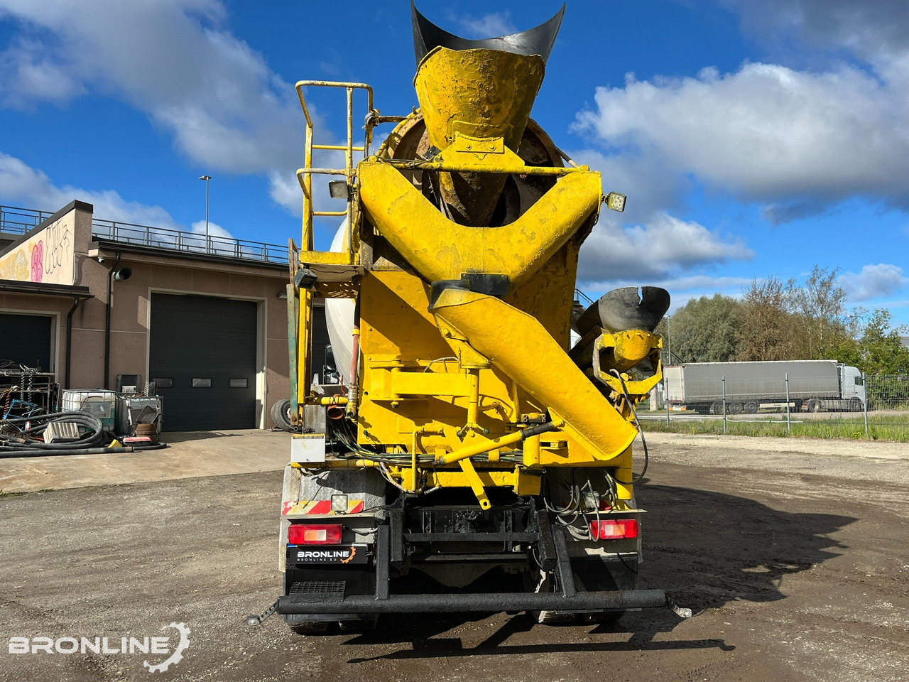 2004 Volvo FM12 420 8x4 Intermix 10m³ - Бетоновоз: снимка 5 2004 Volvo FM12 420 8x4 Intermix 10m³ - Бетоновоз: снимка 5