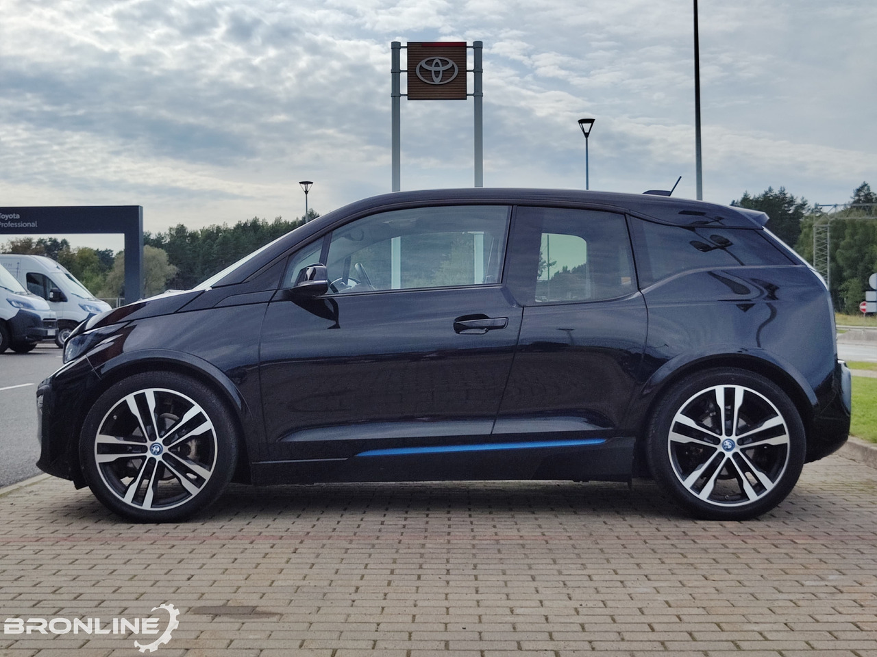 2022 BMW i3 Sport edition 135kW 120Ah - Лек автомобил: снимка 5 2022 BMW i3 Sport edition 135kW 120Ah - Лек автомобил: снимка 5