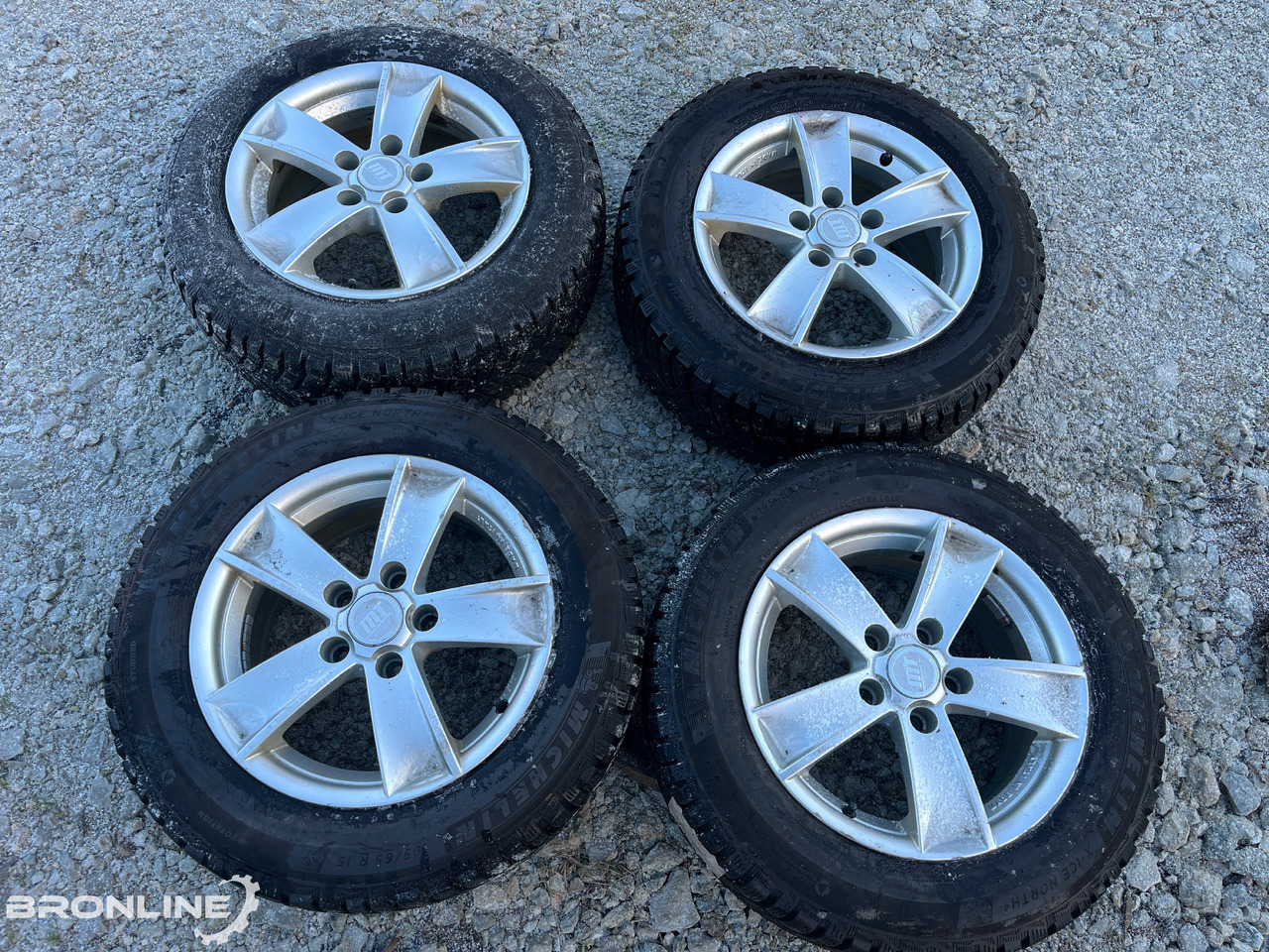 Veljekomplekt naastrehvidega 195/65/R15 - Комплект колела за Лекотоварен автомобил: снимка 1 Veljekomplekt naastrehvidega 195/65/R15 - Комплект колела за Лекотоварен автомобил: снимка 1