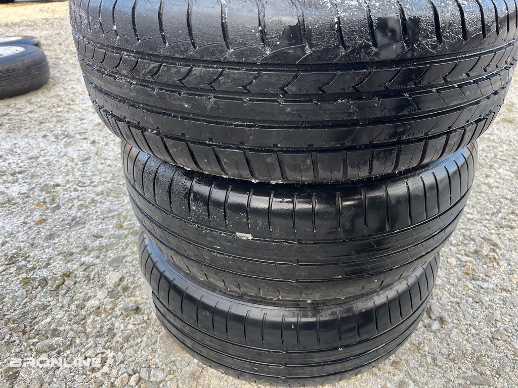 Veljekomplekt suverehvidega 195/65/R15 - Комплект колела за Лекотоварен автомобил: снимка 4 Veljekomplekt suverehvidega 195/65/R15 - Комплект колела за Лекотоварен автомобил: снимка 4