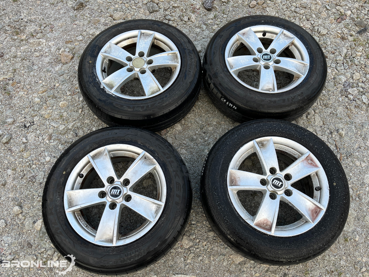 Veljekomplekt suverehvidega 195/65/R15 - Комплект колела за Лекотоварен автомобил: снимка 1 Veljekomplekt suverehvidega 195/65/R15 - Комплект колела за Лекотоварен автомобил: снимка 1