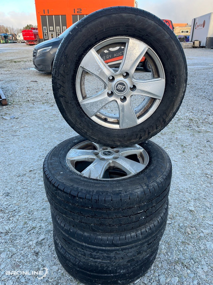 Veljekomplekt suverehvidega 215/65/R16 - Комплект колела за Лекотоварен автомобил: снимка 2 Veljekomplekt suverehvidega 215/65/R16 - Комплект колела за Лекотоварен автомобил: снимка 2