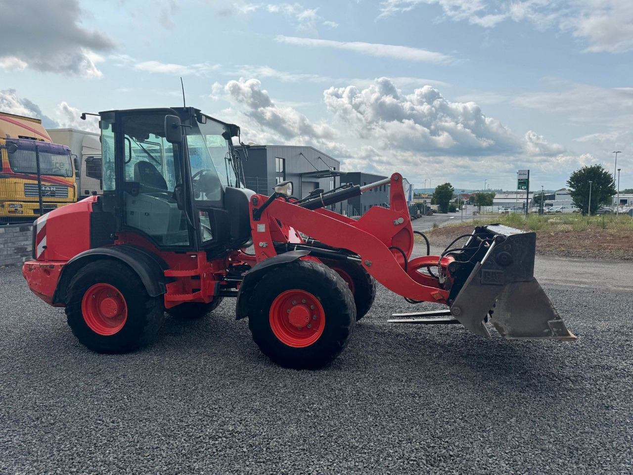 CAT 908M Radlader 6460 Kg Schaufel Gabel - Колесен товарач: снимка 4 CAT 908M Radlader 6460 Kg Schaufel Gabel - Колесен товарач: снимка 4