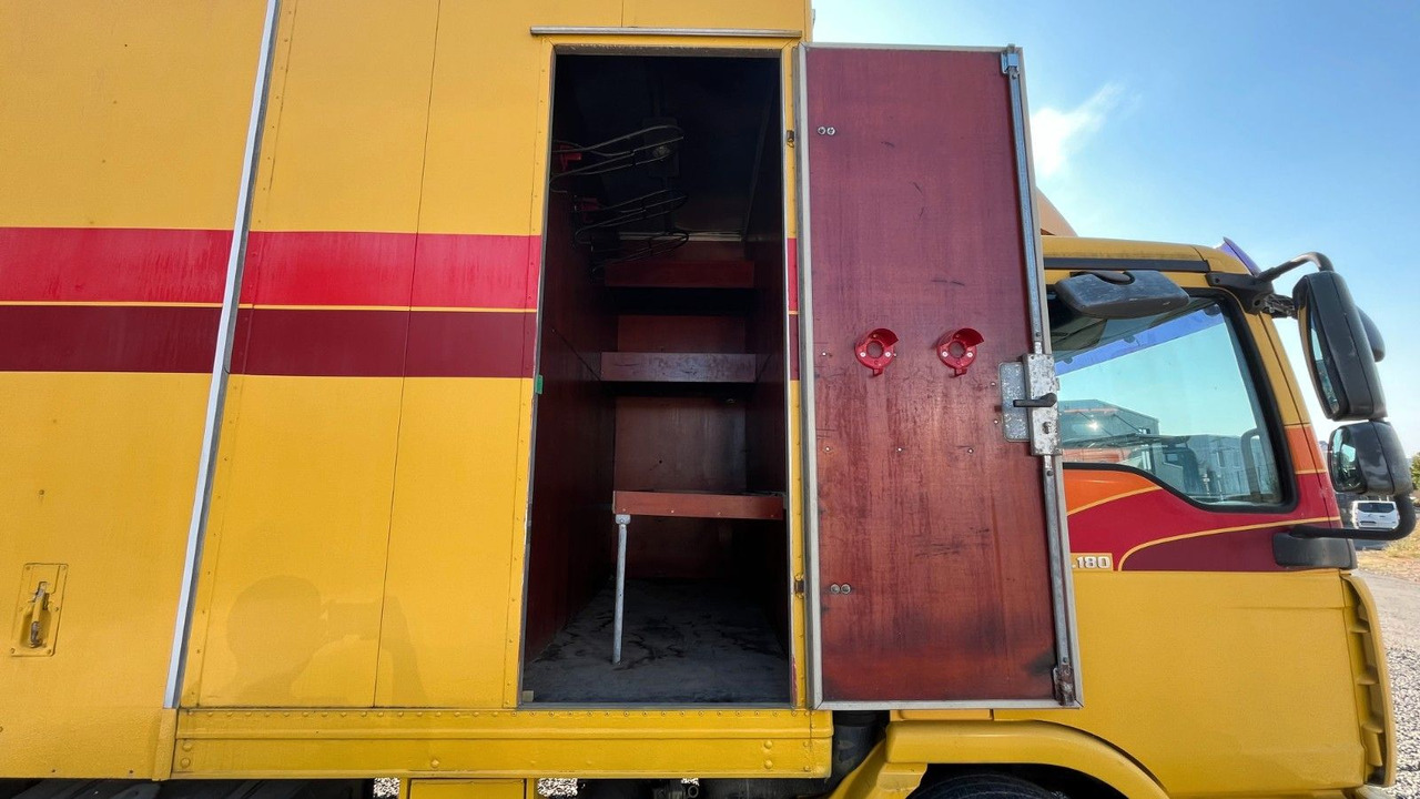MAN TGL 10.180 Euro 4 Pferdetransporter Horse MAN TGL 10.180 Euro 4 Pferdetransporter Horse - Камион за коне: снимка 3 MAN TGL 10.180 Euro 4 Pferdetransporter Horse MAN TGL 10.180 Euro 4 Pferdetransporter Horse - Камион за коне: снимка 3