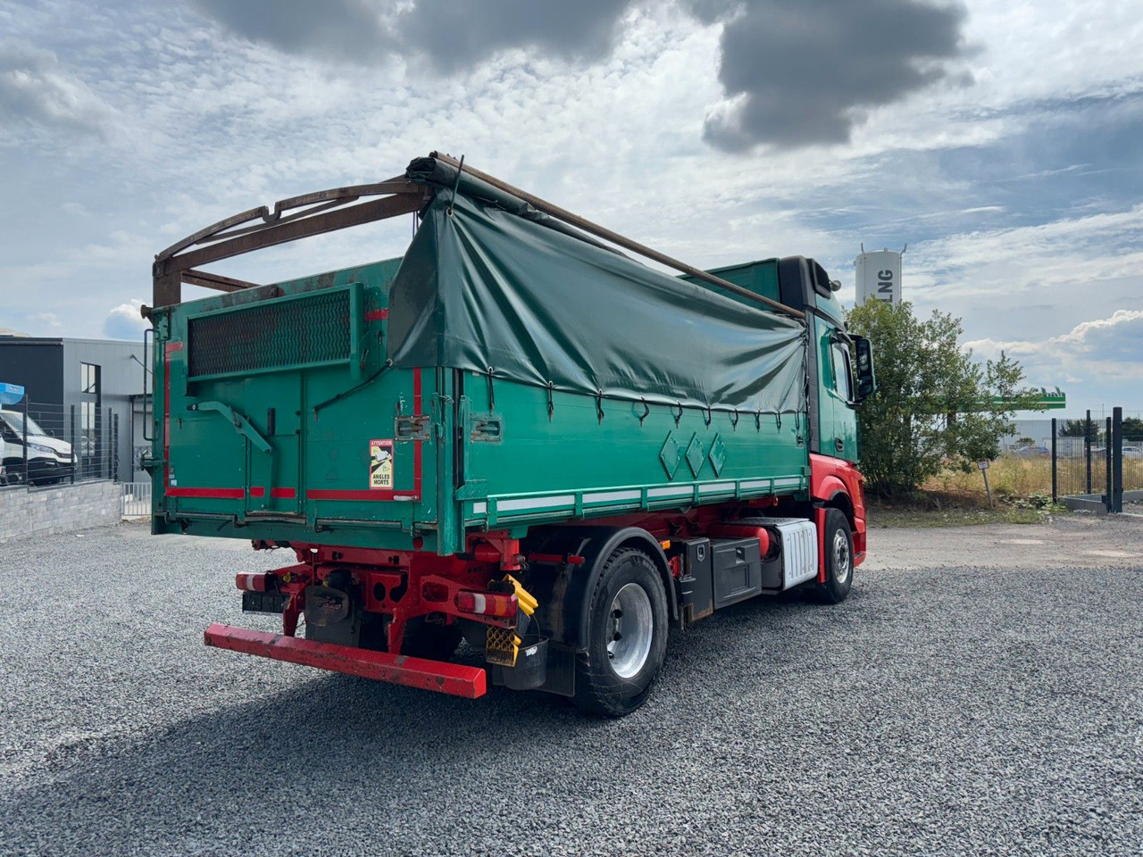 Лизинг на  Mercedes-Benz Actros 1842 Kipper Dreiseitenkipper Mercedes-Benz Actros 1842 Kipper Dreiseitenkipper: снимка 9