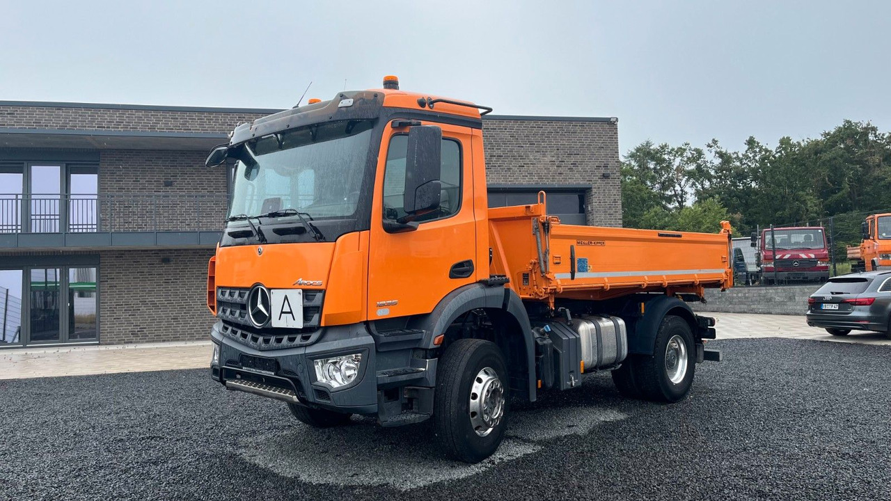 Mercedes-Benz Arocs 1835 Dreiseitenikpper Meiller - Самосвал камион: снимка 2 Mercedes-Benz Arocs 1835 Dreiseitenikpper Meiller - Самосвал камион: снимка 2
