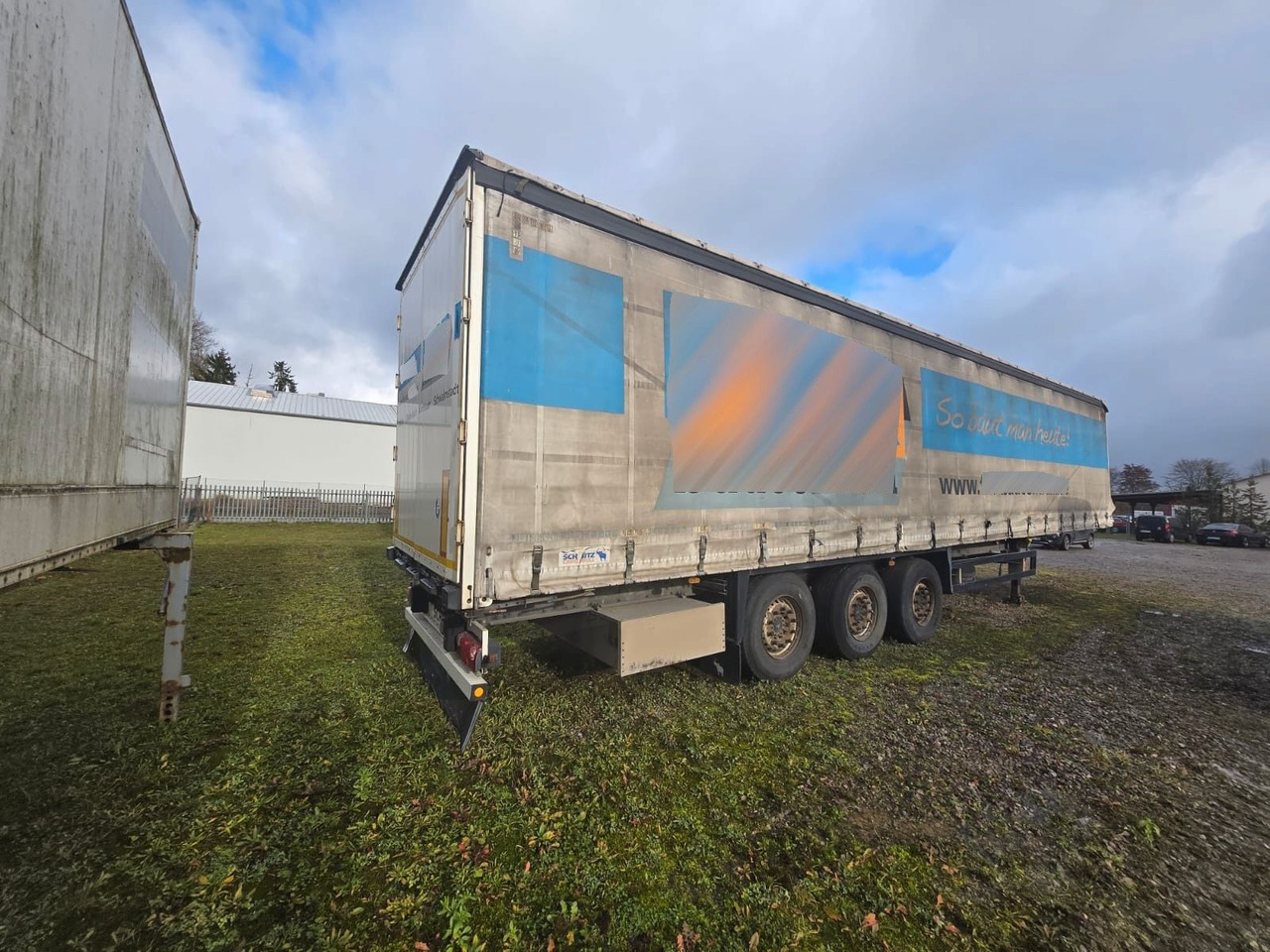 Schmitz Cargobull S01 Pritsche + Plane Auflieger - Брезентово полуремарке: снимка 2 Schmitz Cargobull S01 Pritsche + Plane Auflieger - Брезентово полуремарке: снимка 2