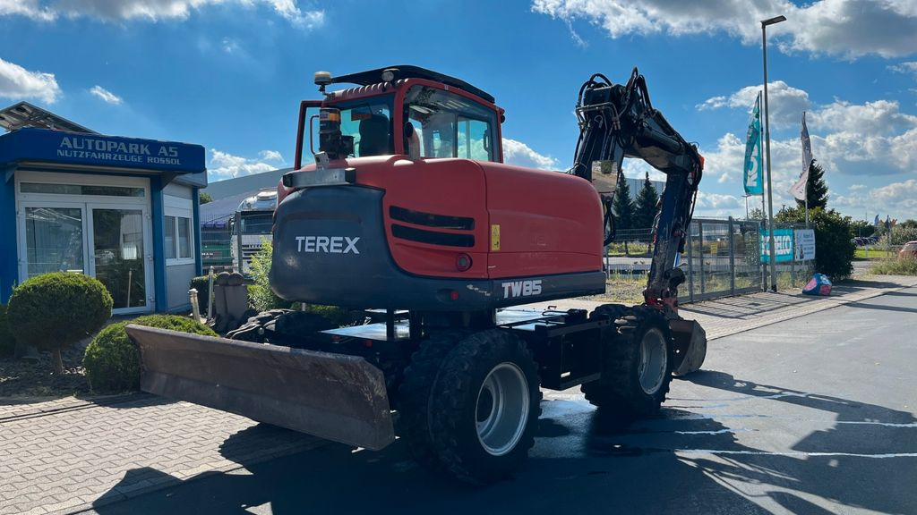 Terex TW85 Mobilbagger 8600 Kg Verstellausleger Terex TW85 Mobilbagger 8600 Kg Verstellausleger - Колесен багер: снимка 2 Terex TW85 Mobilbagger 8600 Kg Verstellausleger Terex TW85 Mobilbagger 8600 Kg Verstellausleger - Колесен багер: снимка 2