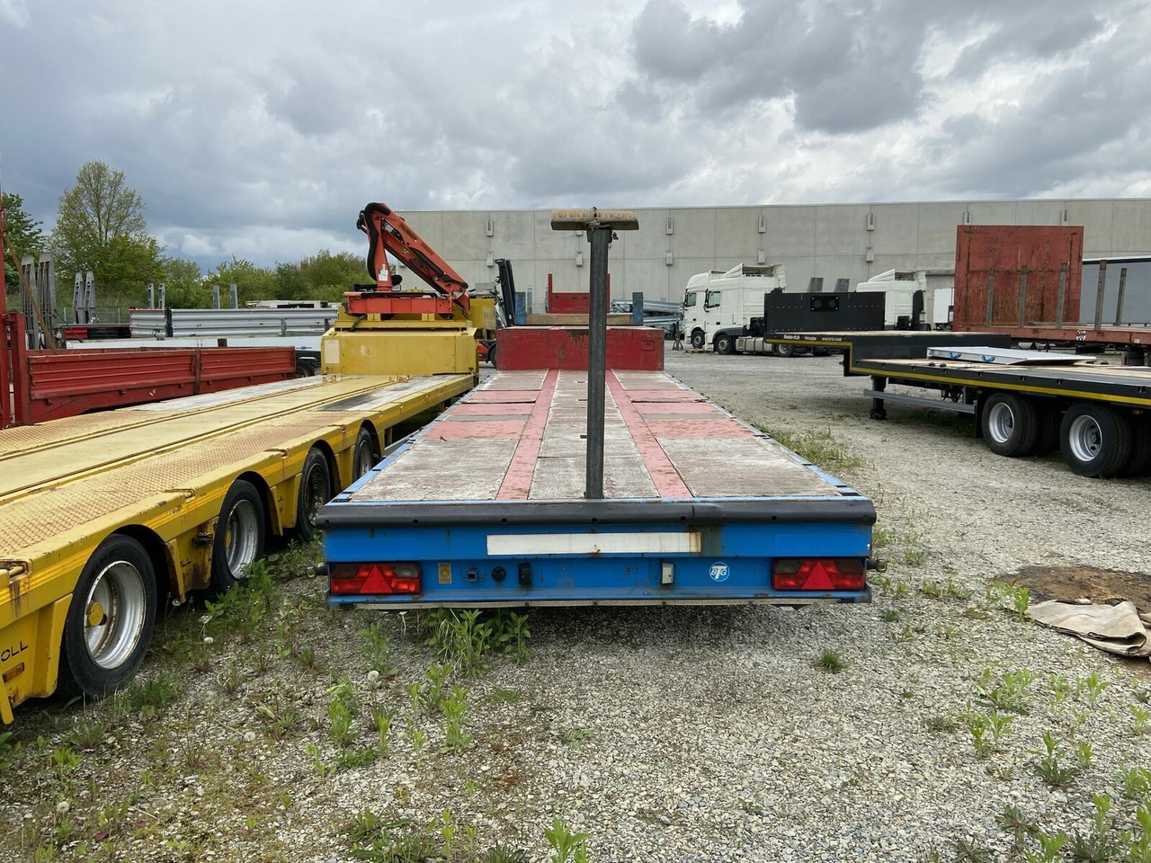3 Achs Satteltieflader Platofür Fertigteile ode - Нискорамна площадка полуремарке: снимка 3 3 Achs Satteltieflader Platofür Fertigteile ode - Нискорамна площадка полуремарке: снимка 3