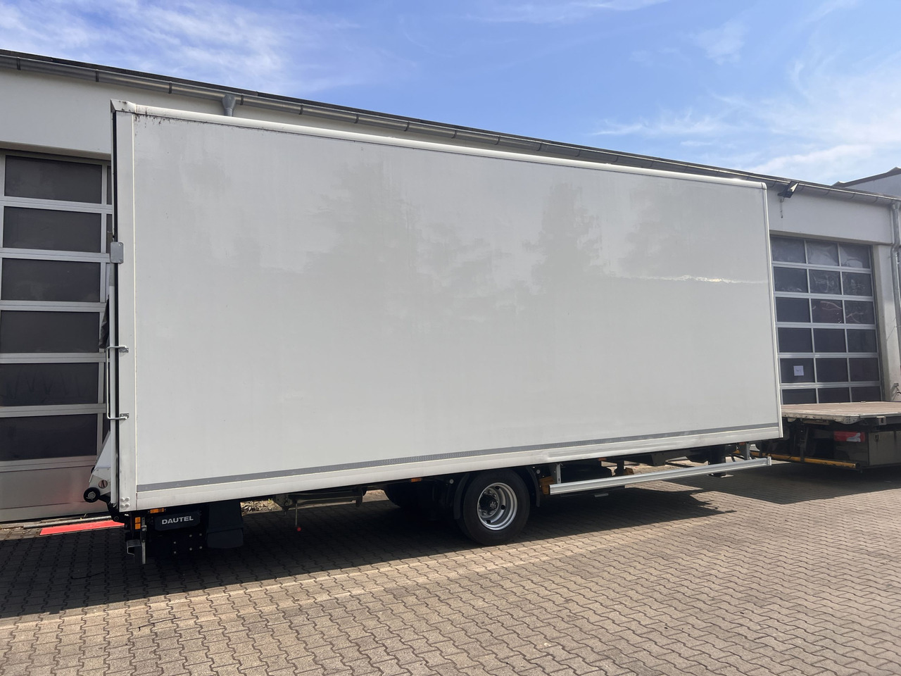 Ackermann Z-KA-F10.5/7,5 1 Achs Kofferanhänger mit Ladebordwand 10,5 t GG - Затворена каросерия ремарке: снимка 5 Ackermann Z-KA-F10.5/7,5 1 Achs Kofferanhänger mit Ladebordwand 10,5 t GG - Затворена каросерия ремарке: снимка 5