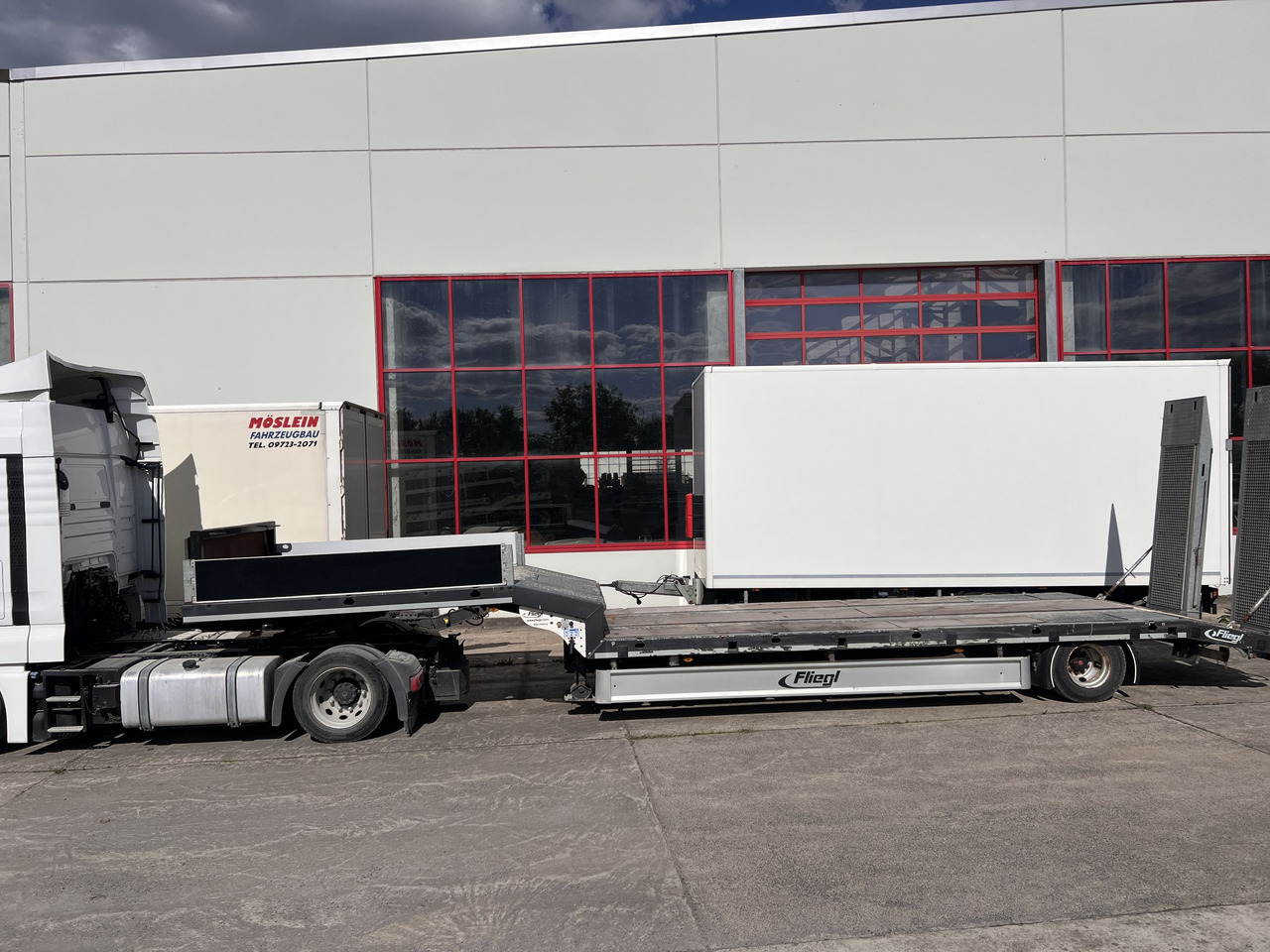 Fliegl SES210 1 Achs Satteltieflader - Нискорамна площадка полуремарке: снимка 1 Fliegl SES210 1 Achs Satteltieflader - Нискорамна площадка полуремарке: снимка 1