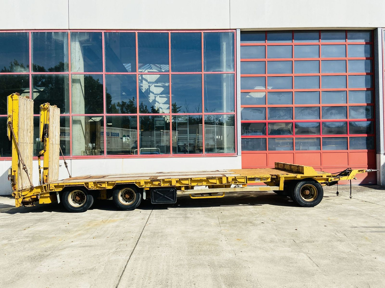 Goldhofer 3 Achs Tiefladeranhänger - Нискорамна площадка ремарке: снимка 1 Goldhofer 3 Achs Tiefladeranhänger - Нискорамна площадка ремарке: снимка 1