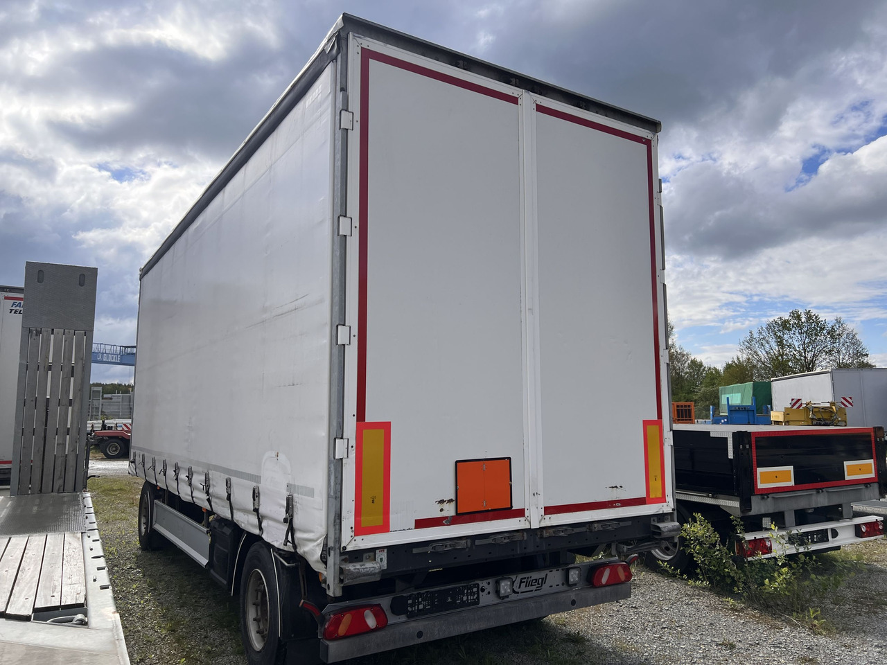 KRONE 2 Achs 2 Achs Jumbo- Planen, Mega, durchladbar - Брезентово ремарке: снимка 5 KRONE 2 Achs 2 Achs Jumbo- Planen, Mega, durchladbar - Брезентово ремарке: снимка 5