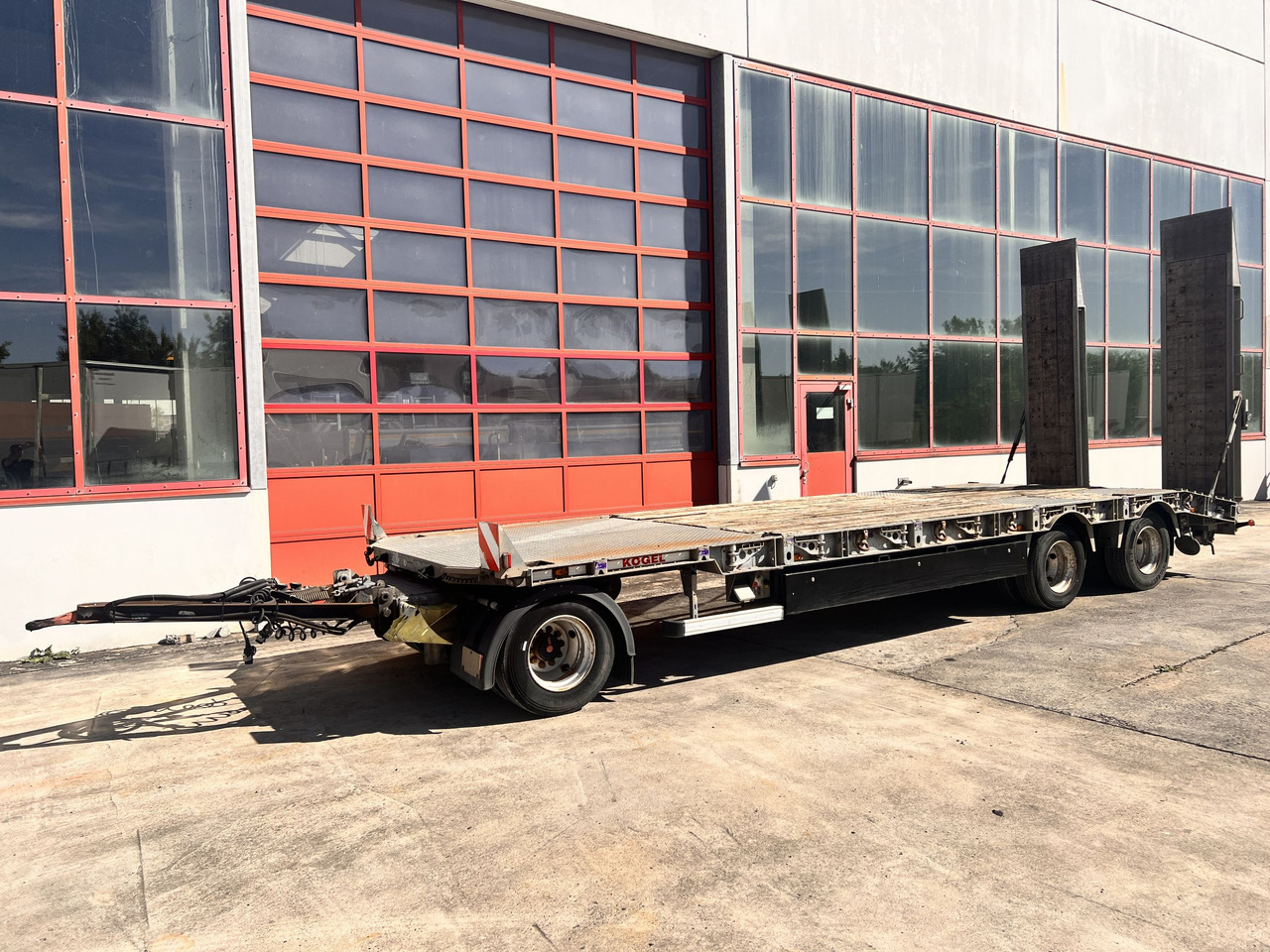 Kögel AT 30 3 Achs Tieflader 8,5 m - Нискорамна площадка ремарке: снимка 3 Kögel AT 30 3 Achs Tieflader 8,5 m - Нискорамна площадка ремарке: снимка 3