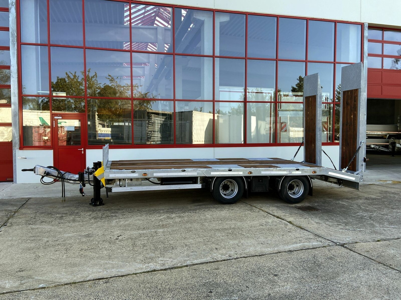 Нискорамна площадка ремарке Möslein  21 t Tandemtieflader, hydr. Rampen, NEU: снимка 6