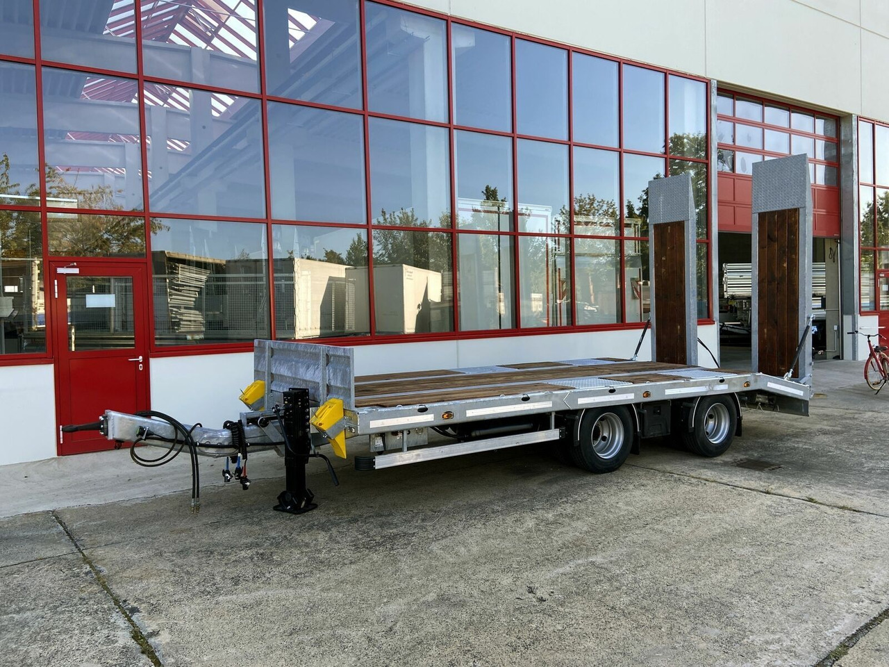 Нискорамна площадка ремарке Möslein  21 t Tandemtieflader, hydr. Rampen, NEU: снимка 7