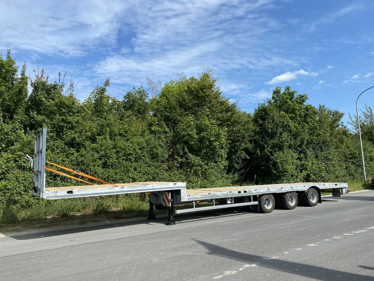 Möslein 3 Achs Satteltieflader Plato 45 t GGfür Fertigt - Нискорамна площадка полуремарке: снимка 1 Möslein 3 Achs Satteltieflader Plato 45 t GGfür Fertigt - Нискорамна площадка полуремарке: снимка 1