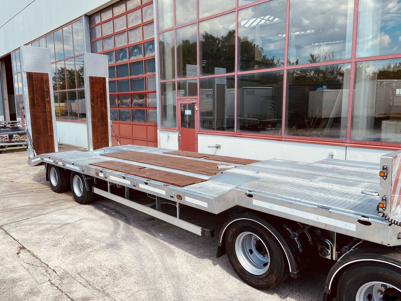 Нискорамна площадка ремарке Möslein  4 Achs Tieflader- Anhänger, Neufahrzeug: снимка 6
