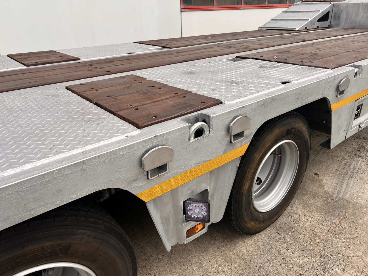 Möslein ST 3 3 Achs Satteltieflader neu - Нискорамна площадка полуремарке: снимка 2 Möslein ST 3 3 Achs Satteltieflader neu - Нискорамна площадка полуремарке: снимка 2