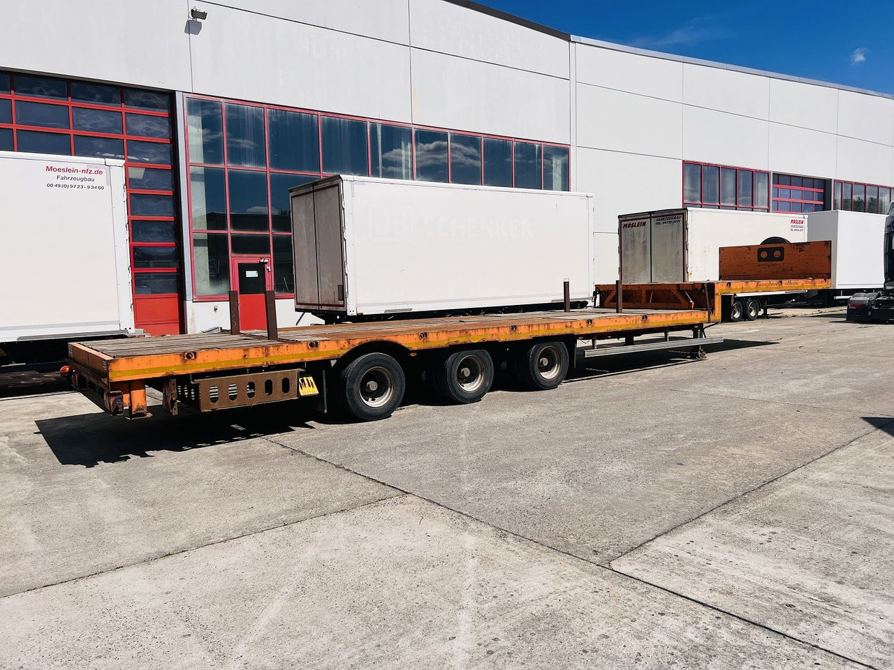Möslein STO 3 Schwebheim 3 Achs Satteltieflader Plato 45 t GGfür Fertigteile, Baumaschinen oder Container - Нискорамна площадка полуремарке: снимка 2 Möslein STO 3 Schwebheim 3 Achs Satteltieflader Plato 45 t GGfür Fertigteile, Baumaschinen oder Container - Нискорамна площадка полуремарке: снимка 2