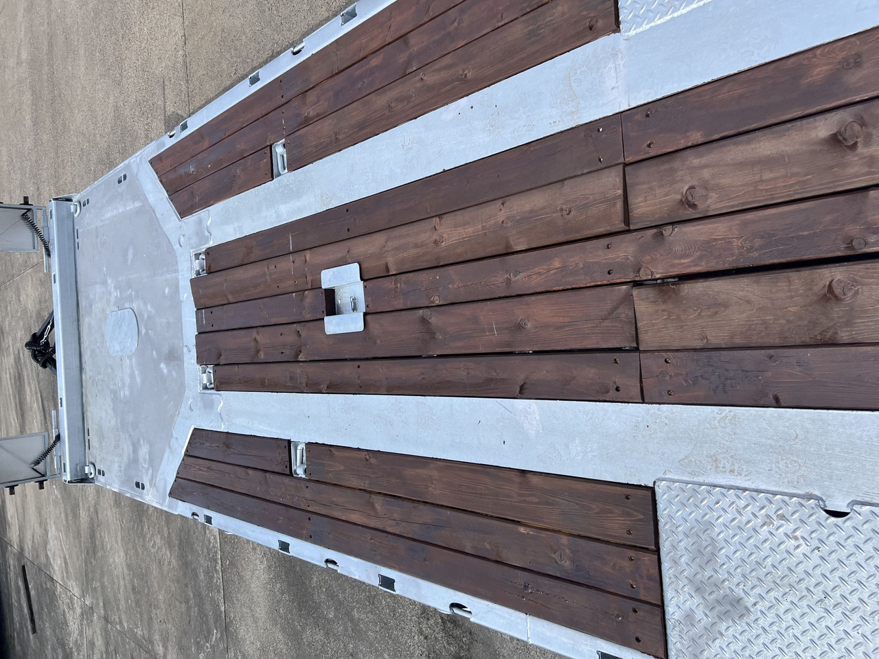 Möslein T 3-9,20 F 3 Achs Tieflader mit gerader Ladefläche 9 m, Neufahrzeug - Нискорамна площадка ремарке: снимка 2 Möslein T 3-9,20 F 3 Achs Tieflader mit gerader Ladefläche 9 m, Neufahrzeug - Нискорамна площадка ремарке: снимка 2