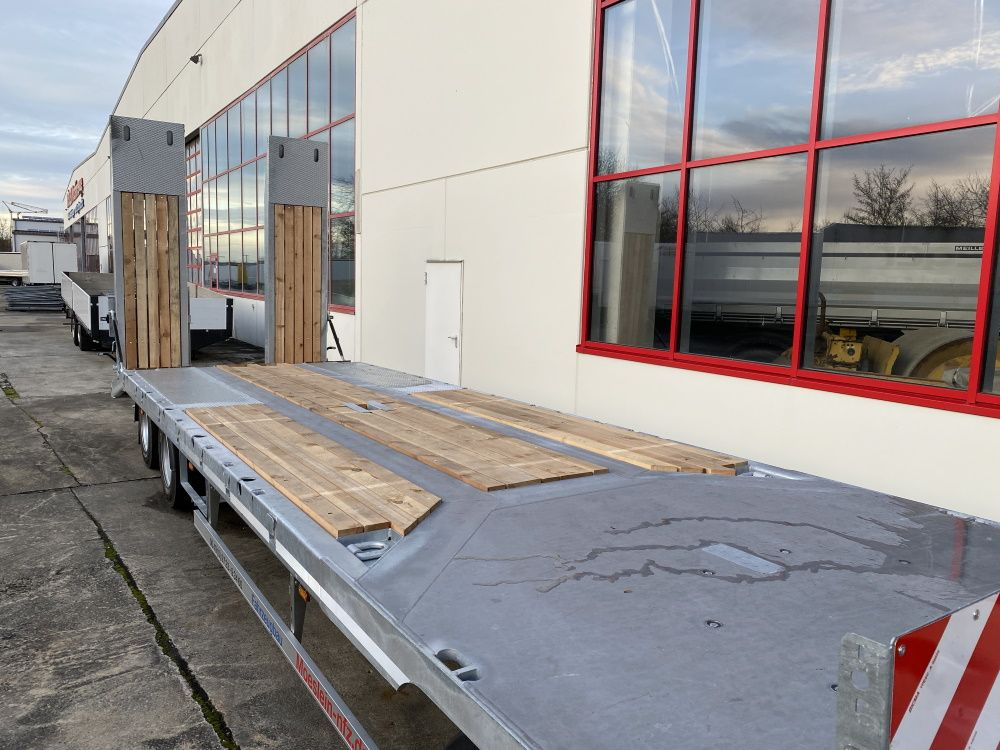 Möslein T 3-9,20 F Blatt 3 Achs Tieflader mit gerader Ladefläche 9 m, Neufahrzeug - Нискорамна площадка ремарке: снимка 2 Möslein T 3-9,20 F Blatt 3 Achs Tieflader mit gerader Ladefläche 9 m, Neufahrzeug - Нискорамна площадка ремарке: снимка 2
