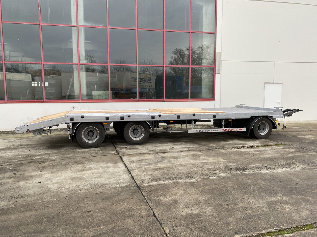 Möslein T 3-P9,2 OR 3 Achs Tieflader gerader Ladefläche 9 m, Neufahrzeug - Нискорамна площадка ремарке: снимка 3 Möslein T 3-P9,2 OR 3 Achs Tieflader gerader Ladefläche 9 m, Neufahrzeug - Нискорамна площадка ремарке: снимка 3