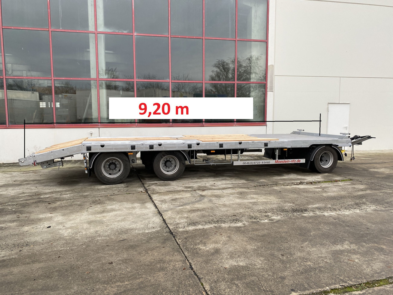 Möslein T 3-P9,2 OR 3 Achs Tieflader gerader Ladefläche 9 m, Neufahrzeug - Нискорамна площадка ремарке: снимка 1 Möslein T 3-P9,2 OR 3 Achs Tieflader gerader Ladefläche 9 m, Neufahrzeug - Нискорамна площадка ремарке: снимка 1